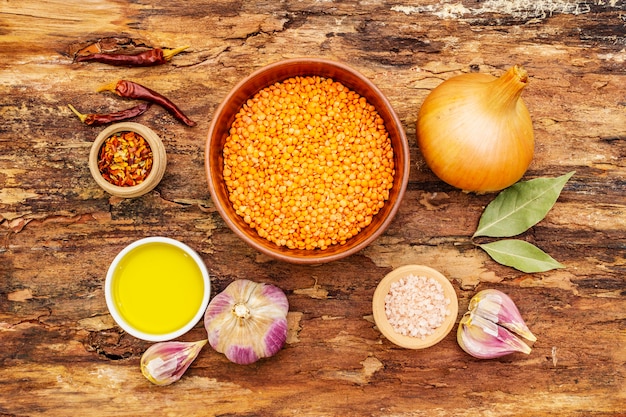 Ingredientes para el curry picante Dhal indio