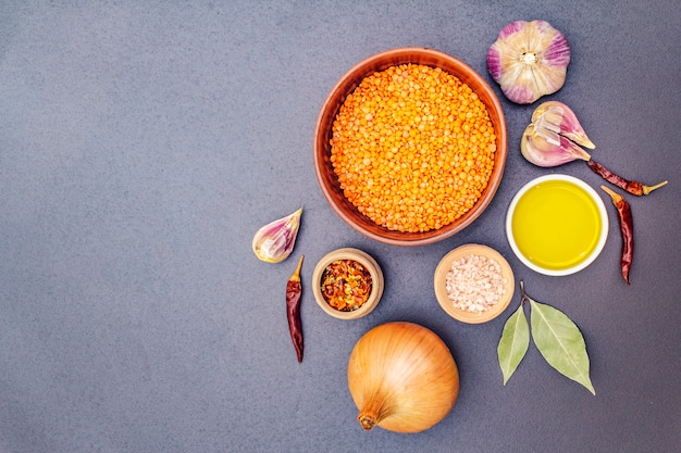 Ingredientes para el curry picante Dhal indio