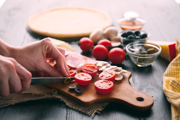 Ingredientes de pizza crus