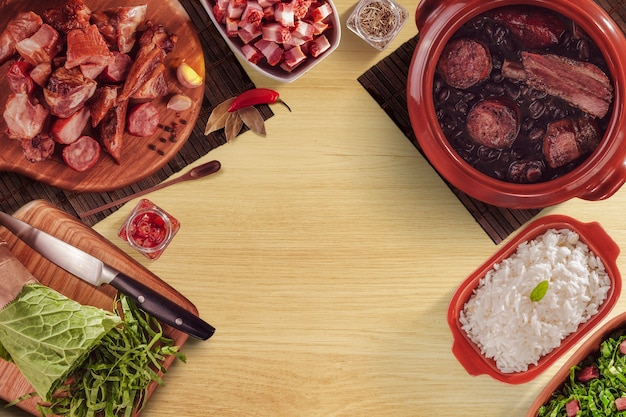 Ingredientes para una feijoada típica brasileña Vista superior