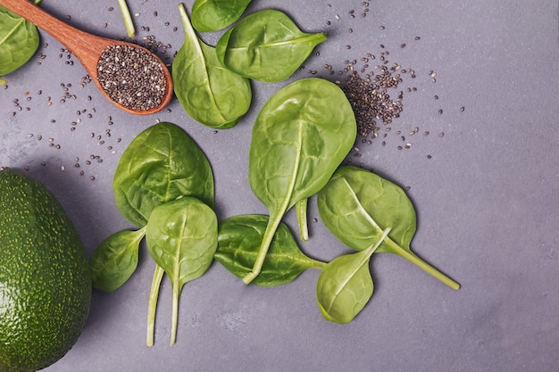 Foto ingredientes para hacer un batido verde saludable