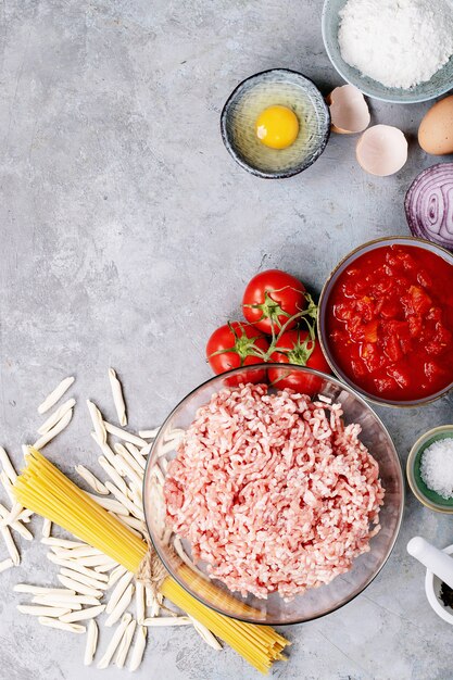 Ingredientes para hacer espaguetis a la boloñesa