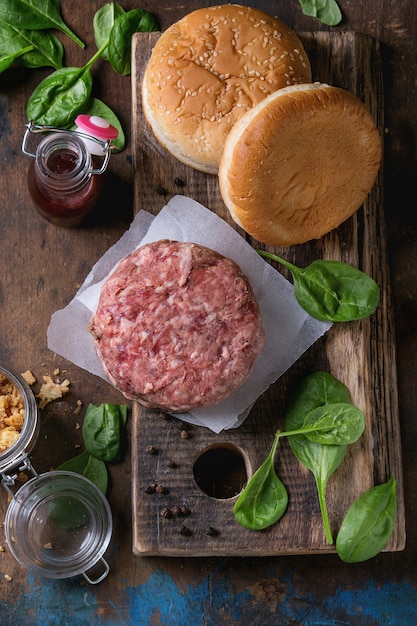 Ingredientes para hacer hamburguesa.