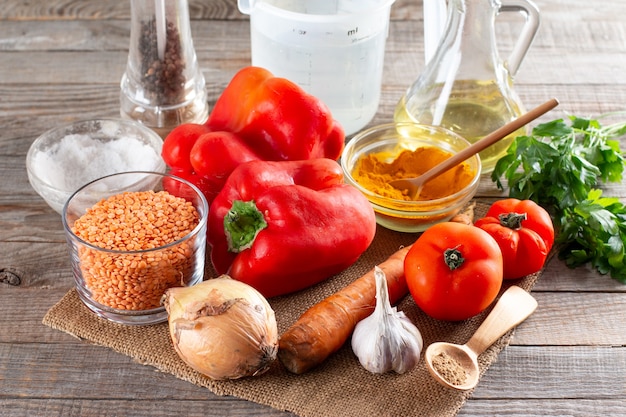 Ingredientes para hacer sopa de lentejas. Paso a paso. Comida sana