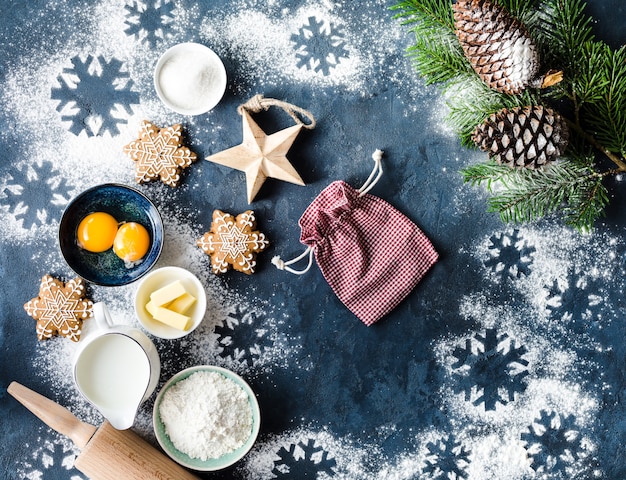 Ingredientes para hornear navideños con galletas de copo de nieve