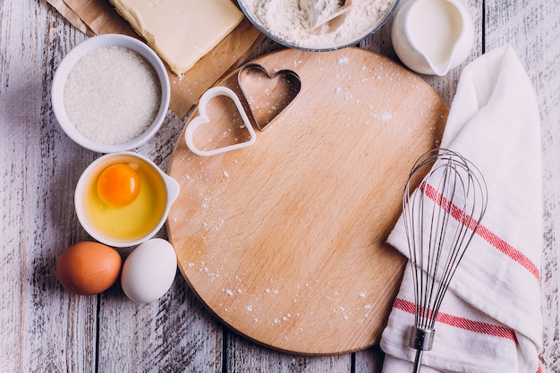 Ingredientes para hornear pastel de dia de san valentin