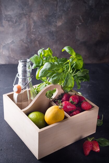 Ingredientes para limonada casera de fresa.