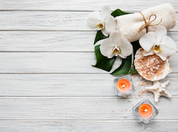 Foto ingredientes naturales del spa con flores de orquídeas