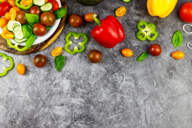 Ingredientes orgânicos frescos para salada