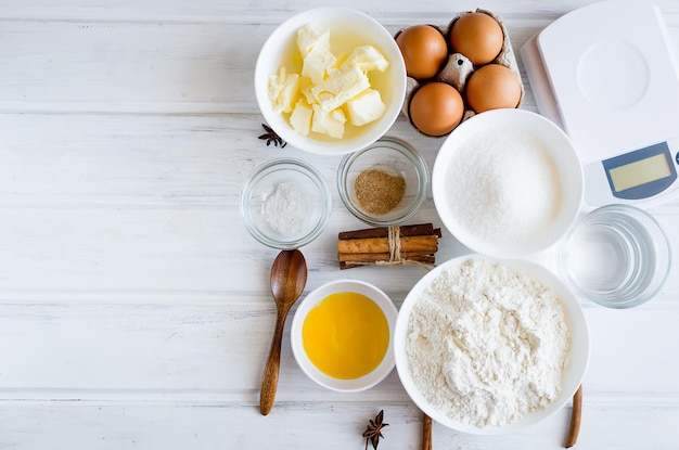 Ingredientes para assar pão de gengibre ou bolo