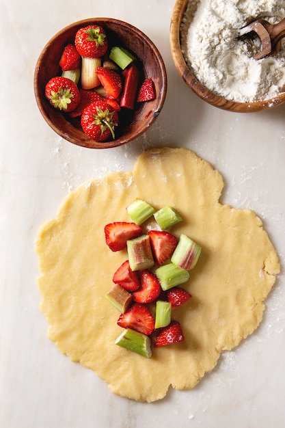 Ingredientes para assar torta de baga