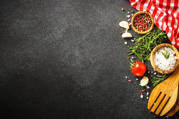 Ingredientes para cozinhar fundo de alimentos Vista superior em fundo preto