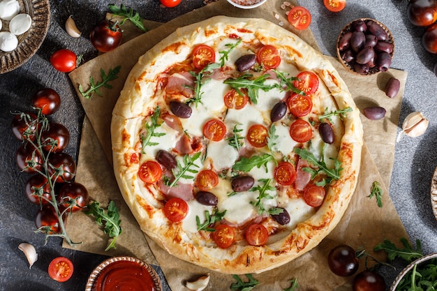 Ingredientes para cozinhar pizza italiana com rúcula