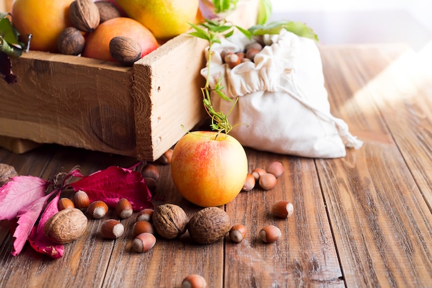 Ingredientes para cozinhar torta de maçã.