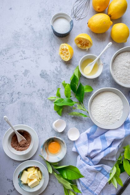 Foto ingredientes para fazer bolo de limão caseiro tradicional artigos de panificação de verão frescos
