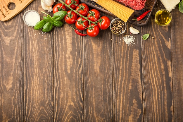 Ingredientes para o esparguete à bolonhesa