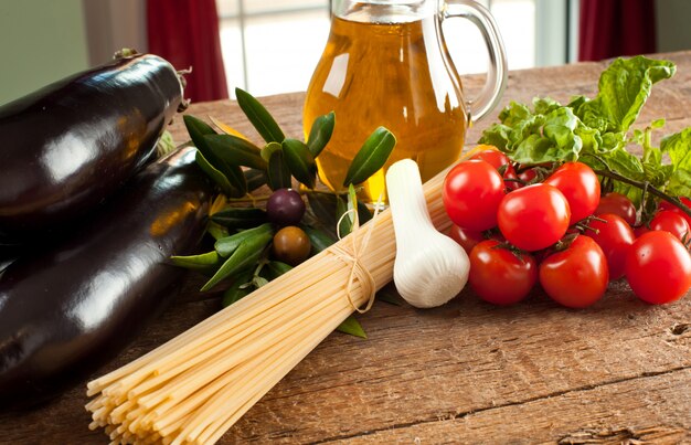 Ingredientes de la Pasta alla Norma.