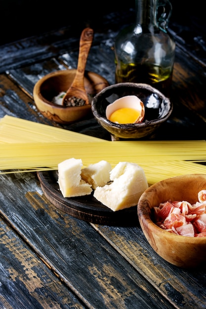 Ingredientes para pasta carbonara.