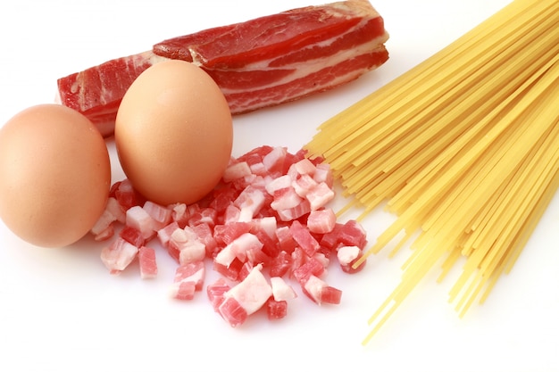 Ingredientes para pasta carbonara.