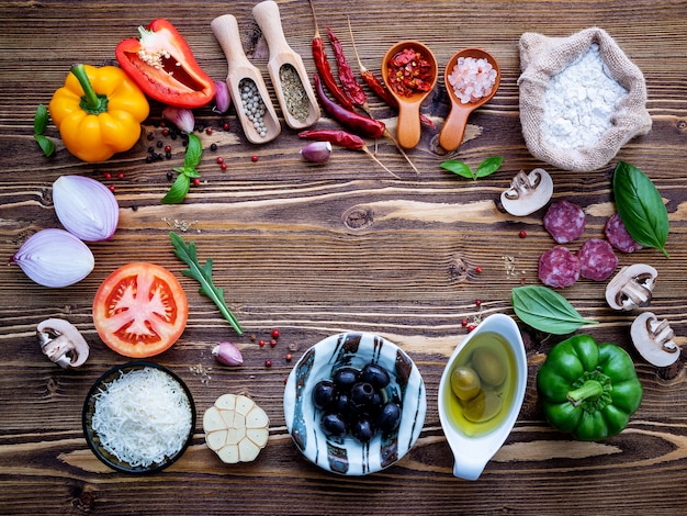 Foto los ingredientes para pizza casera.