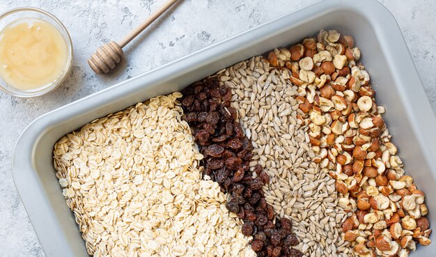 Ingredientes para la preparación de granola.