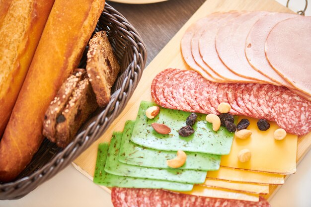 Ingredientes Sandwich en la mesa de la cena