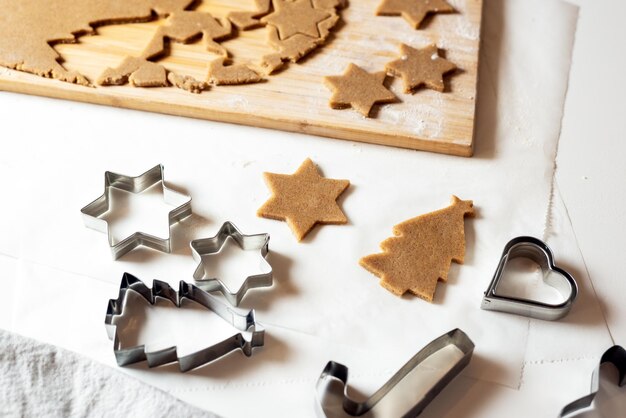 Foto ingwerkekse beim backen während der weihnachtsferien