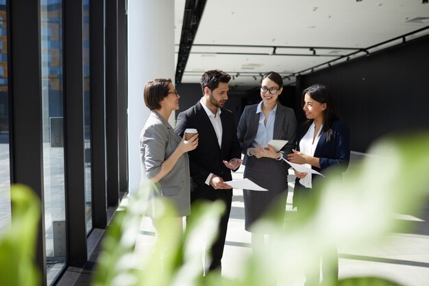 Inhaltlich unternehmungslustige Kollegen, die Ideen diskutieren