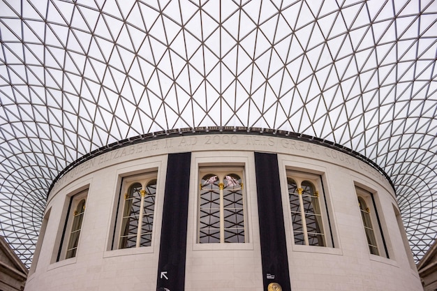 Foto innenansicht des great court im british museum ein öffentliches museum in london