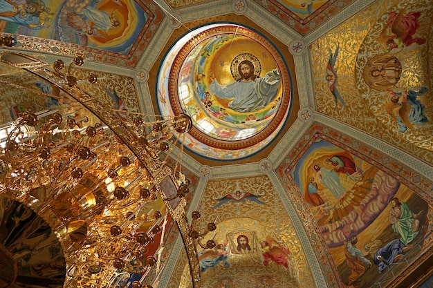 Innenausstattung der Kathedrale im Pochaev Lavra