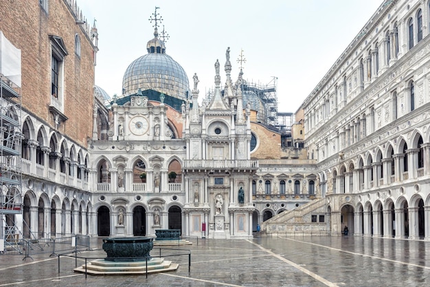 Innenhof des Dogenpalastes in Venedig Italien