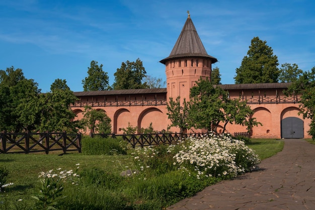 Foto innenhofmauern und turm des spasoevfimiev-klosters suzdal vladimir-region russland