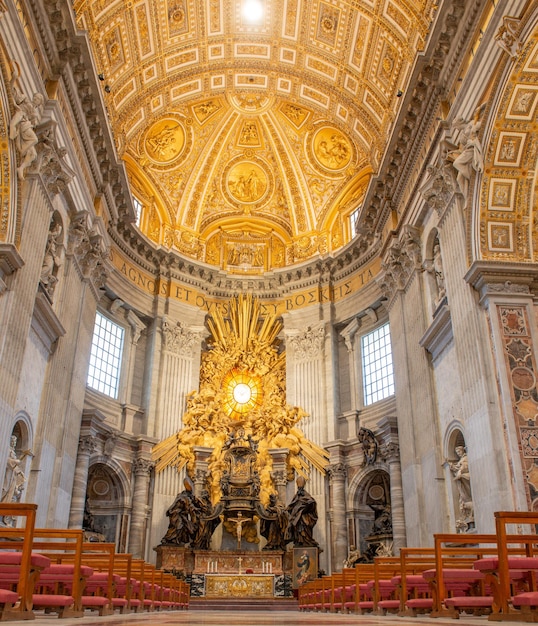 Innenraum der christlichen Kirche, Ort des Gebets und des Glaubens