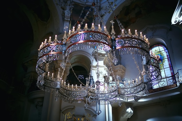 innenraum der katholischen kathedrale in prag / kathedrale in der tschechischen republik, innenraum der kirche, der katholische innenraum