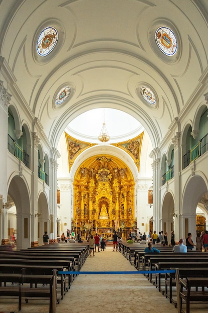 Innenraum der Kirche und der Jungfrau im Heiligtum von El Rocio Huelva Andalusien