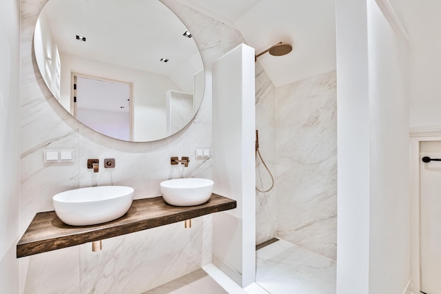 Innenraum des Badezimmers zu Hause