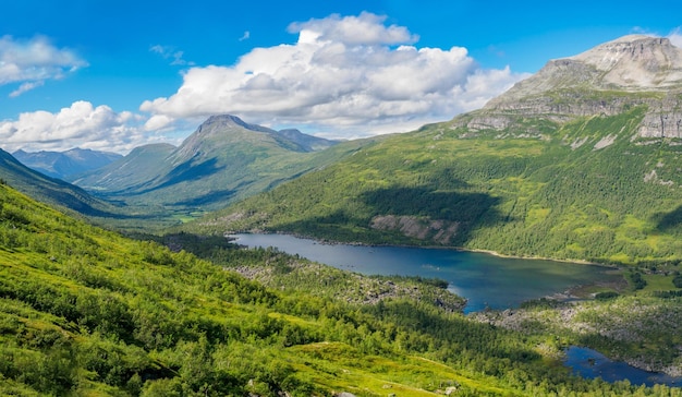 Innerdalsvatna lake innerdalen vale da montanha da noruega