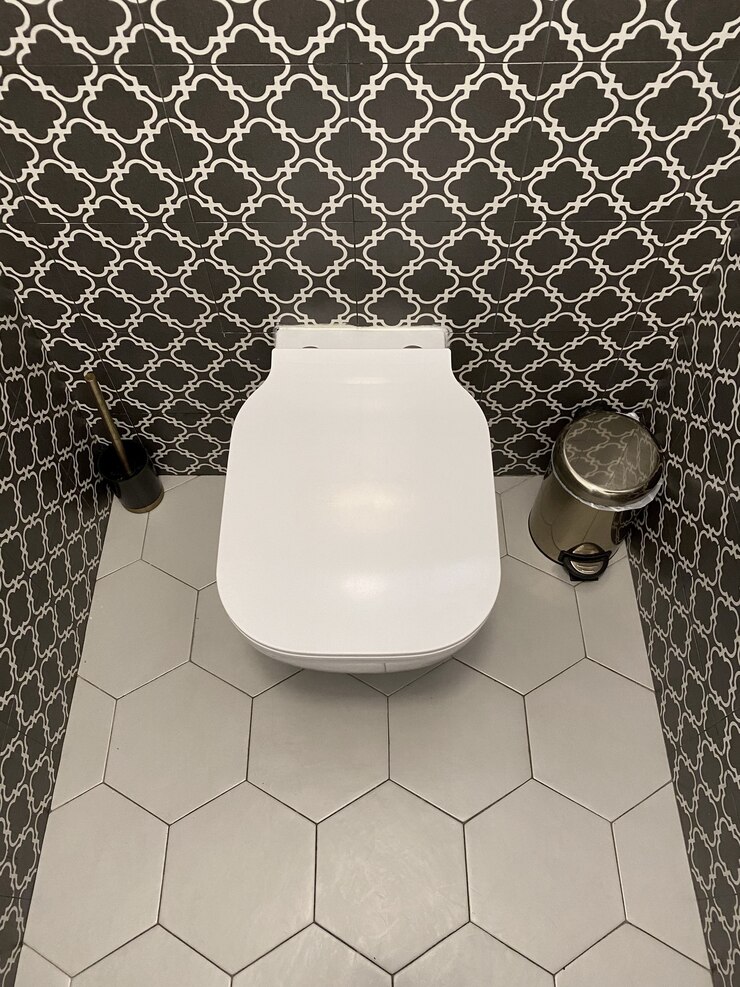 Foto inodoro de cerámica blanca en baño moderno, vista superior