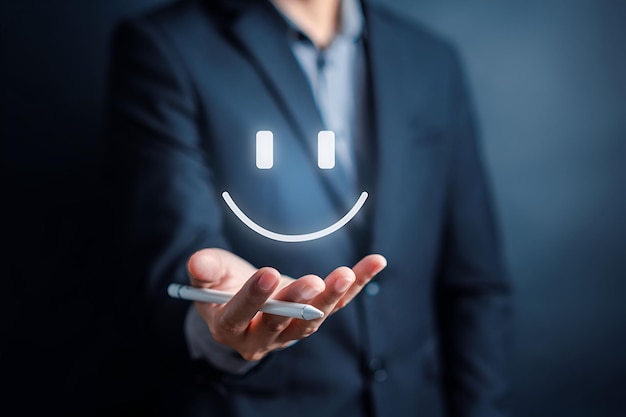 Inquérito de satisfação do cliente Empresário detentor de ícone de sorriso Satisfação da experiência do serviço Classificação da aplicação on-line Avaliação do cliente Qualidade do serviço do produto