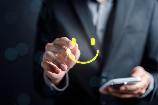 Inquérito de satisfação do cliente Empresário detentor de ícone de sorriso Satisfação da experiência do serviço Classificação da aplicação on-line Avaliação do cliente Qualidade do serviço do produto