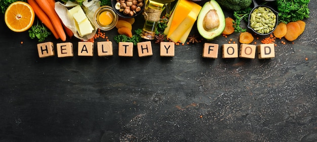 Inscrição de comida saudável na foto Conjunto de legumes frutas e comida Vista superior Espaço livre para o seu texto