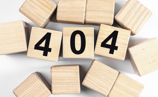 Inscrição de erro 404 em cubos de madeira, vista superior.