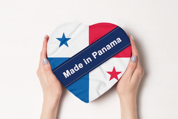 Inscripción hecha en Panamá la bandera de Panamá.