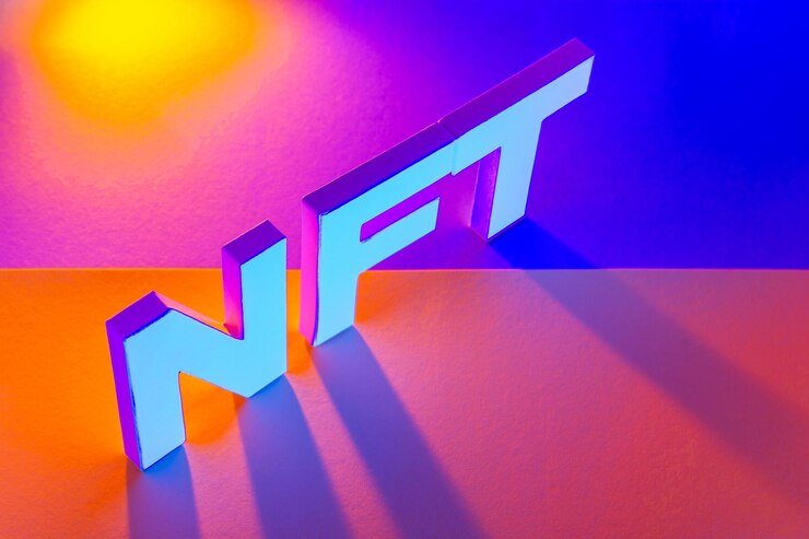 Foto inscripción nft con letras 3d no fungible token en un fondo azul-naranja de neón concepto de arte criptográfico