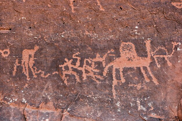 Inscripciones prehistóricas en el Wadi Rum de Jordania