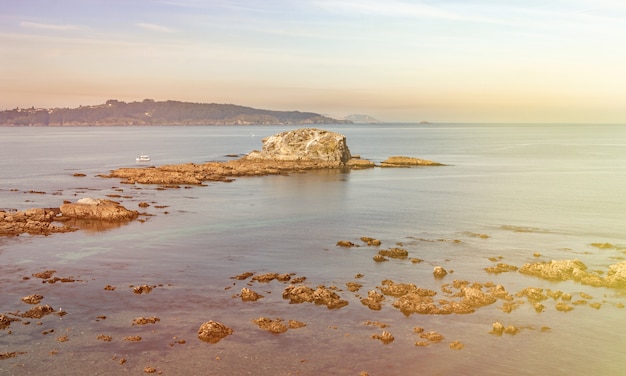 Insel an der Küste von Spanien