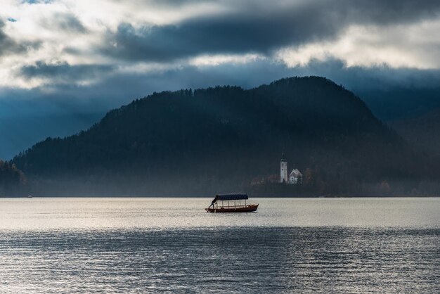 Insel im See Bled traumhafte Atmosphäre für die Kirche von St. Maria Assunta Slowenien