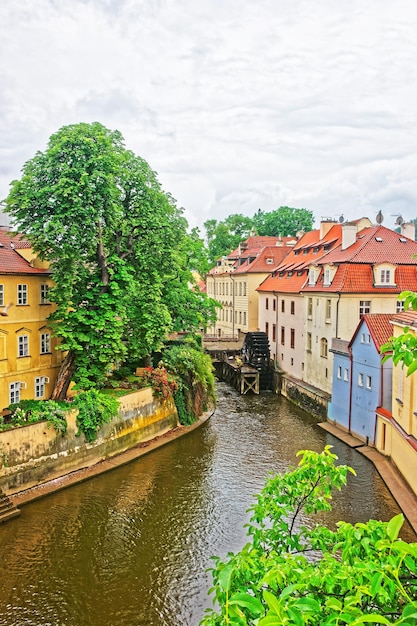 Insel Kampa und Fluss Certovka und Wassermühle in Prag, Tschechische Republik