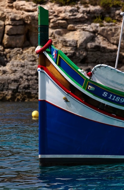 Insel Malta, typisches maltesisches Fischerboot in der Blauen Lagune von Comino