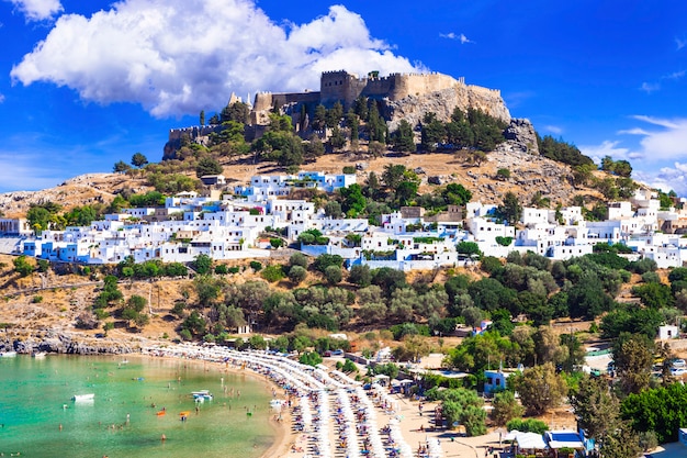 Insel Rhodos. beliebte Bucht von Lindou mit Akropolis-Burg. Wahrzeichen Griechenlands